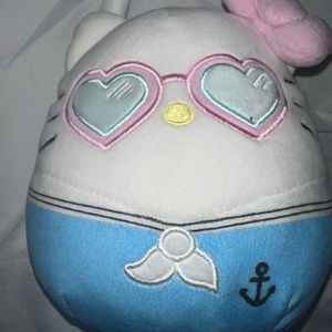 Squishmallow 7" Hello Kitty Sanrio Heart
Sunglasses